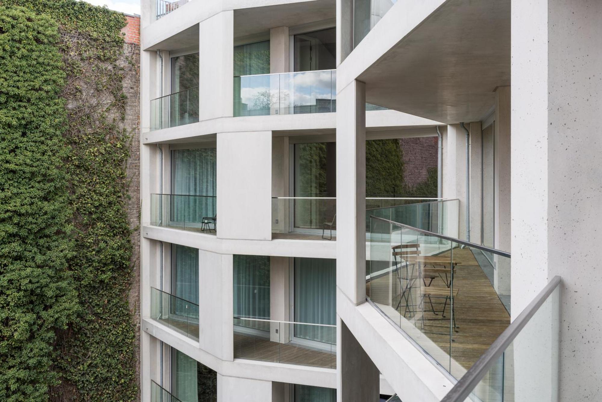 Carlotta Apartments — Photos 1